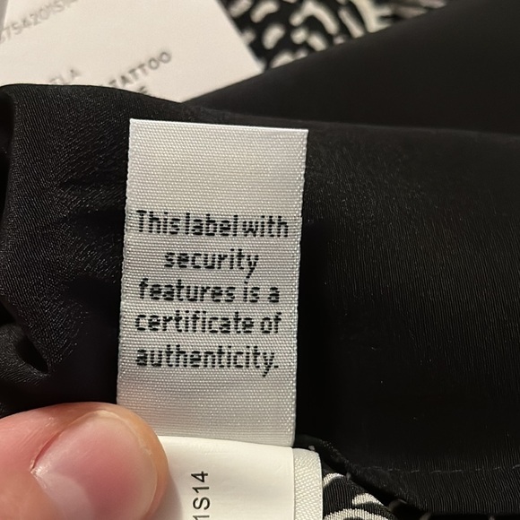 Diane Von Furstenberg Black and White Top - Picture 7 of 9